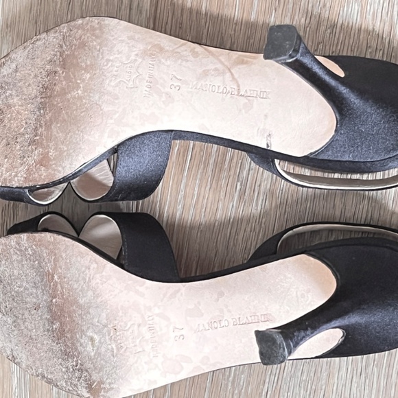 Manolo Blahnik Satin black criss-cross sandal - Picture 11 of 12